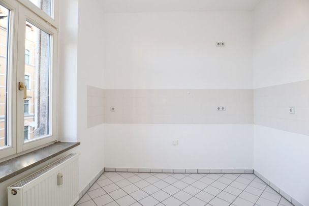 3-Raum Wohnung in Chemnitz • Parkett • Balkon • Wanne • Aufzug • weiße Stil-Türen! • Kulturdenkmal - Photo 1
