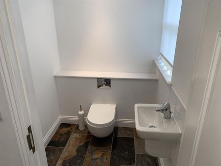 4 bedroom detached house to rent - Photo 4