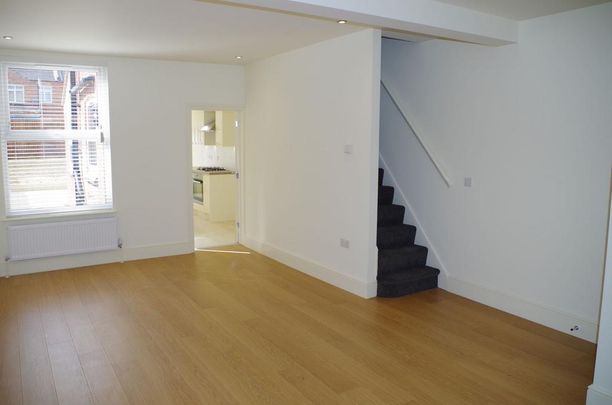 3 bedroom terraced house to rent - Photo 1