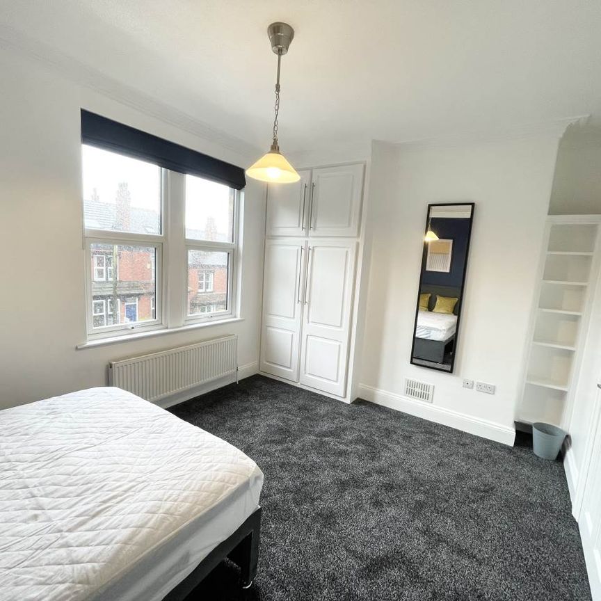 De Lacy Mount (room 3), Kirkstall, Leeds - Photo 1