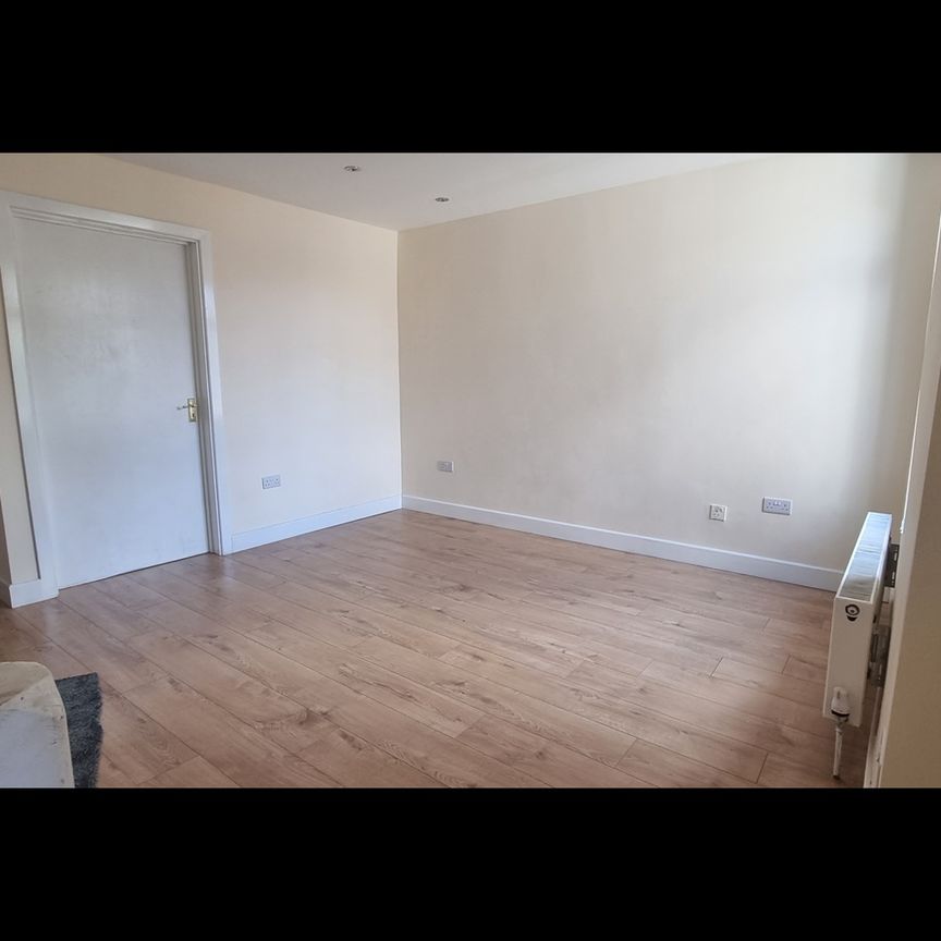 3 Bed Flat, Ilford Lane, IG1 - Photo 1