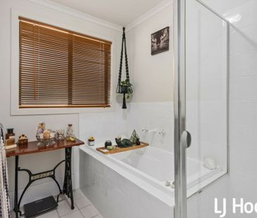 Charming Family Home - Photo 6