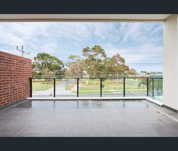 Contemporary Living Opposite Park Reserve – Premium Lifestyle Location - Photo 5