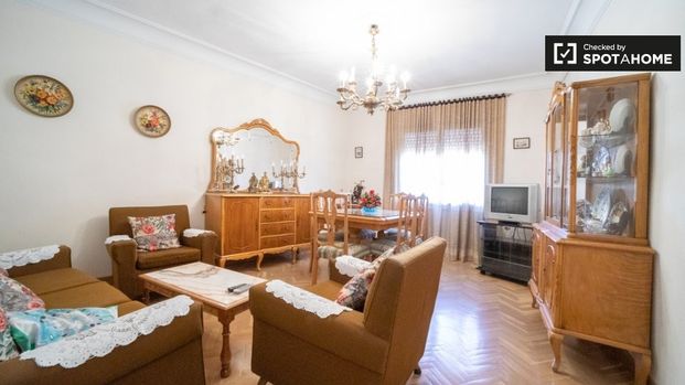 madrid, Community of Madrid 28039 - Photo 1