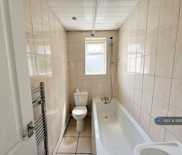 2 bedroom end of terrace house to rent - Photo 5