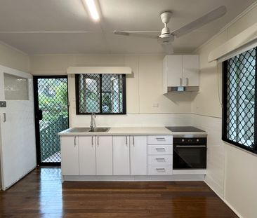 Comfortable and Convenient Living in Central Aitkenvale! - Photo 6