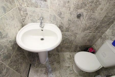 3 bedroom apartment to rent - Photo 2