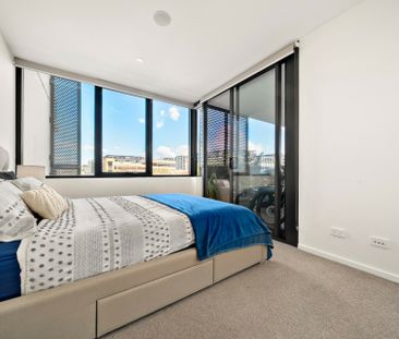 Style, Space and an Unbeatable Location - Photo 2