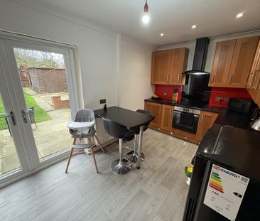 3 bedroom end of terrace house to rent - Photo 5