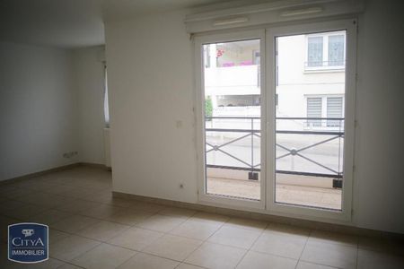 Location Appartement 3 pièces 70m² LE VERSOUD 38420 - Photo 2