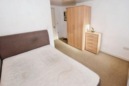 2 bedroom flat to rent - Photo 2