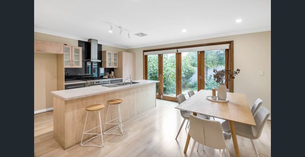 Find comfort: where classic charm meets everyday ease - Photo 1