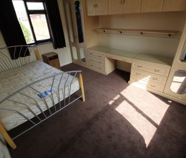 5 Bed Student Accommodation - Photo 3