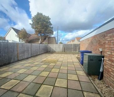 Blackbird Road, Beck Row - Photo 2