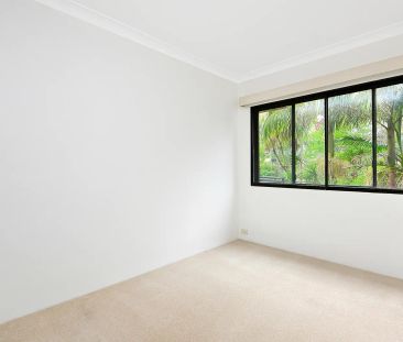 Spacious Two-Bedroom Apartment in the Heart of Glebe - Photo 4