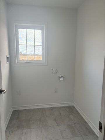 For Lease - 228 Greer Street, Barrie, Ontario - Photo 4