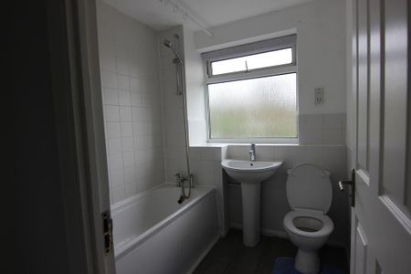 2 bedroom terraced house to rent - Photo 4