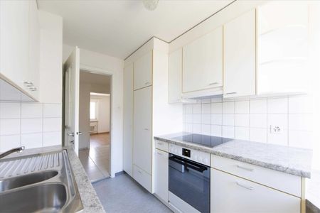 Un appartement partiellement rénové dans un emplacement optimal vous recherche - Foto 2