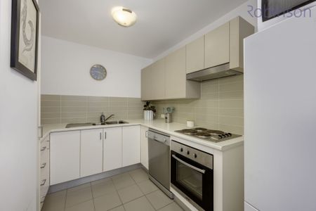 Air conditioned inner city two bedroom, two bathroom apartment - Photo 3