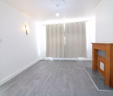 4 bedroom end of terrace house to rent - Photo 4