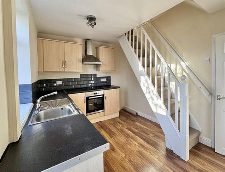 2 Bedroom End Terrace To Let - Photo 4