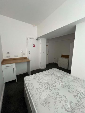Room in a Shared House, Upper Town Street, LS13 - Photo 2