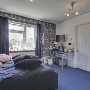 3 Bed Bungalow, Devonshire Road, NW7 - Photo 2