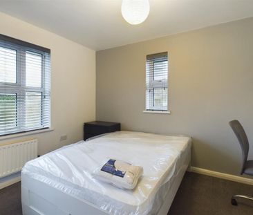 The Highway, Brighton - Photo 3