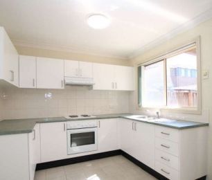 Prime Location with Extra Space - Photo 3