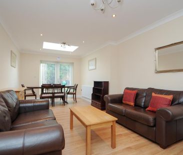 8 bedroom semi-detached house to rent - Photo 4