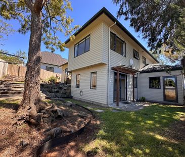 A Peaceful Family Haven Full of Warmth and Character - Photo 5