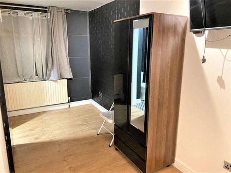 Buckingham Road, London, E18 - Photo 4