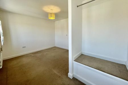 4 bedroom semi-detached house to rent - Photo 4