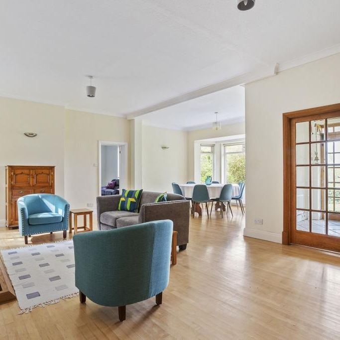 5 bedroom detached house to rent - Photo 1
