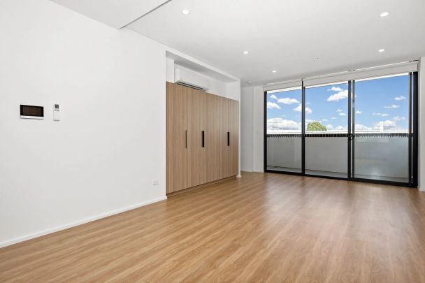 Welcome to "KOI Apartments" Northmead - Photo 1