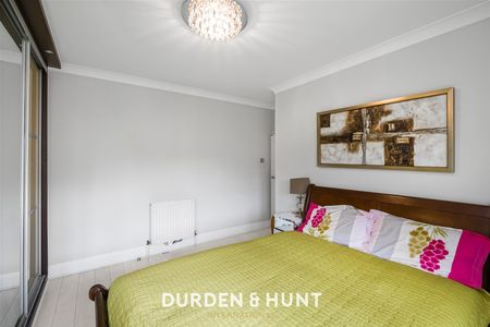 Collinwood Gardens, Gants Hill - Photo 5