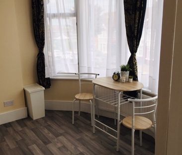 Studio Flat, Grenoble Gardens, N13 - Photo 1