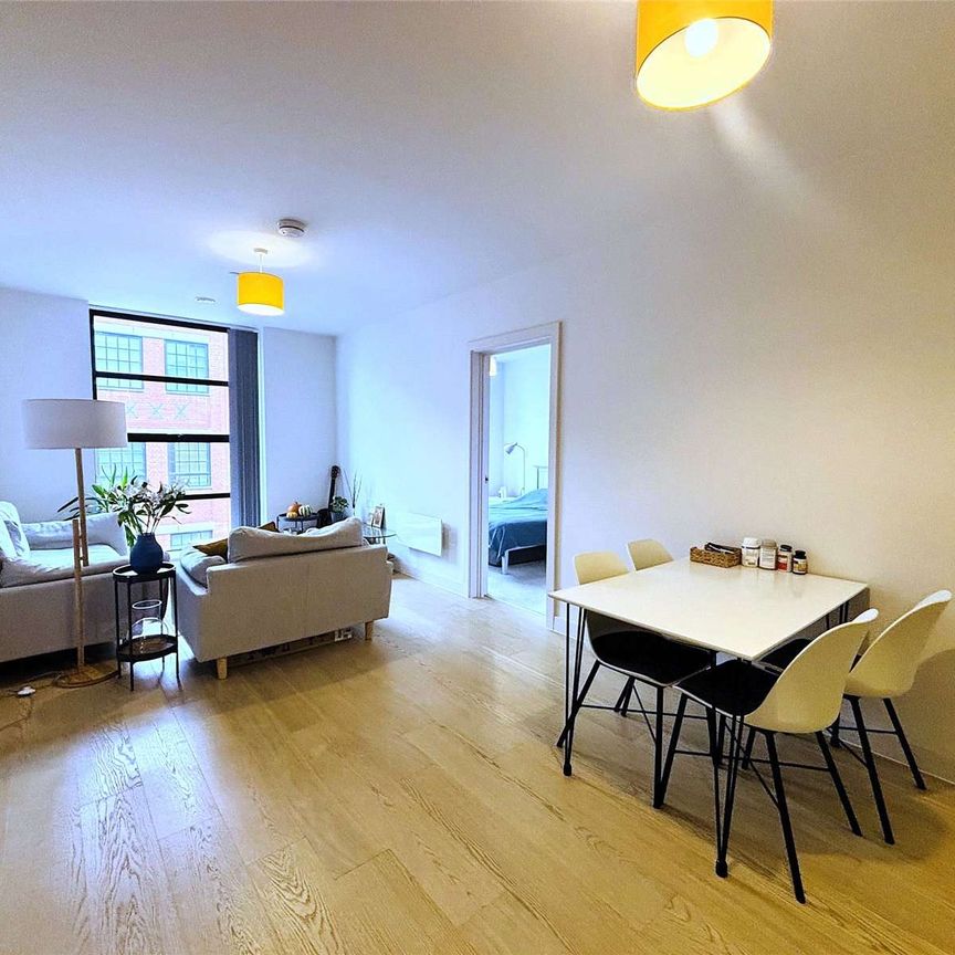 AVAILABLE NOV 27TH | FULLY FURNISHED | TWO DOUBLE BEDROOM | LOCATED IN THE PHOTOGRAPHIC WORKS DEVEOLPMENT | EXCELLENT TRANSPORT CONNECTIONS - Photo 1