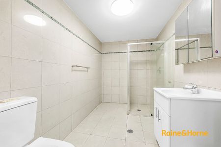 Modern 2-Bedroom Unit - Walk to Station - Photo 5