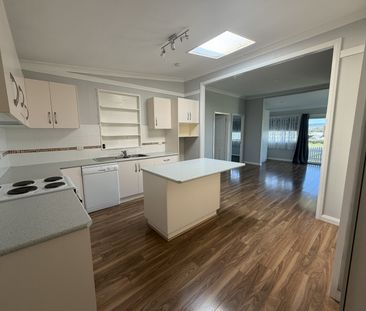 Spacious Family Home + Separate Studio Bedroom - Photo 6