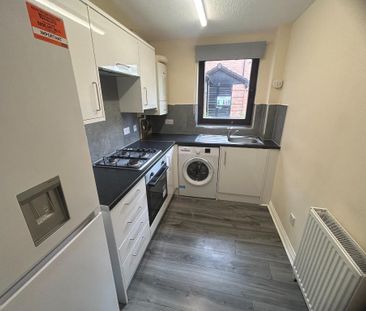 3 bedroom flat to rent - Photo 4