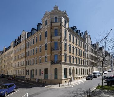 Denkmalgeschütztes Objekt mit Fußbodenheizung, Balkon und Parkett ! - Photo 1