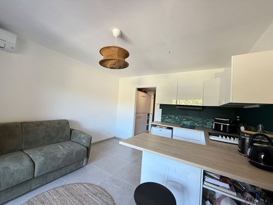 Studio meublé à louer avec terrasse et parking en plein centre de Carry-le-Rouet, - Photo 1