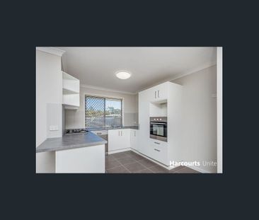 Low Set Townhouse - Photo 4