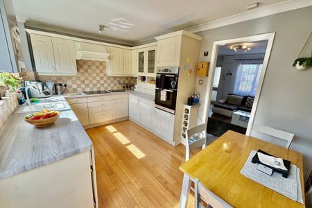 Christopher Close - Photo 2