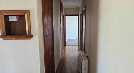 YORK STREET, 3-BEDROOMS $530 P/W - Photo 3