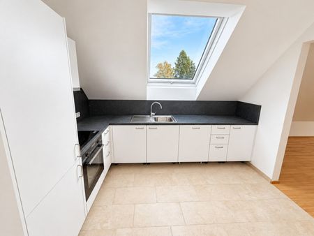 Hochwertiger Dachgeschoss-Erstbezug mit Balkon - Foto 2