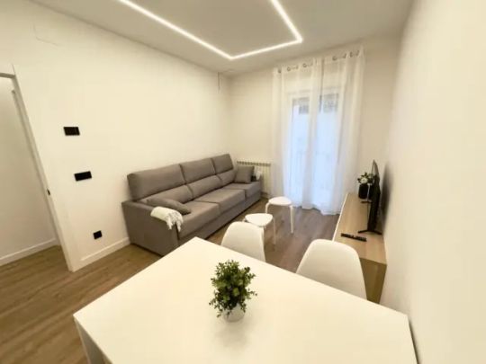 Apartamento en alquiler en Calle de Santa Clara - Foto 1