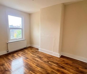 4 bedroom terraced house to rent - Photo 3