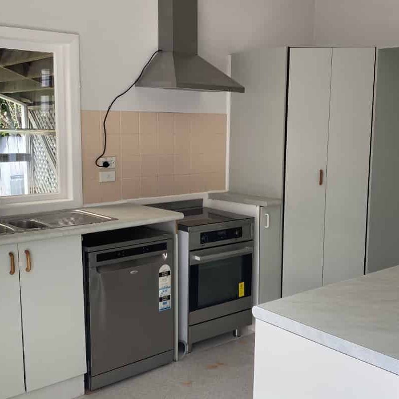 3 Bedroom home with sunroom in Boulcott - Photo 1